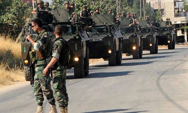 الجيش اللبنانى يقصف مسلحين شرقى البلاد