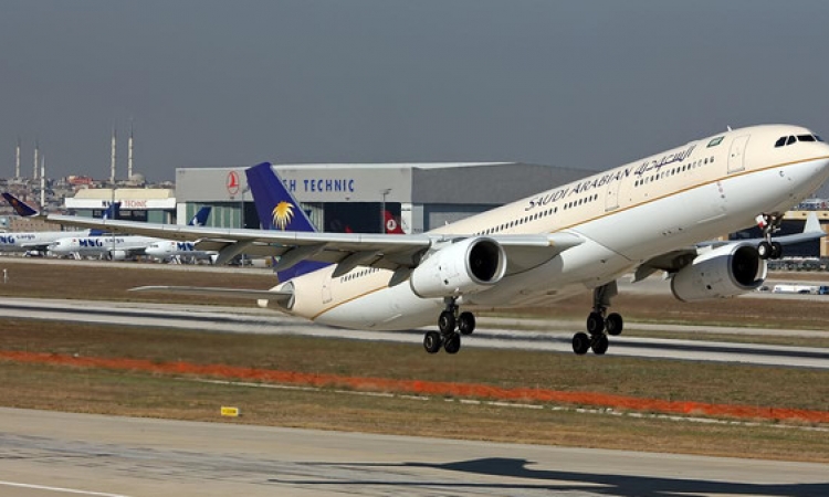 استياء الركاب بمطار القاهرة بعد تأخر الطائرة السعودية 4 ساعات