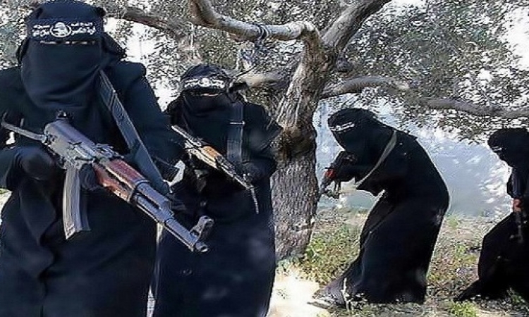 بالصور .. تعرف على حيلة داعش الجديدة لاستقطاب فتيات الغرب