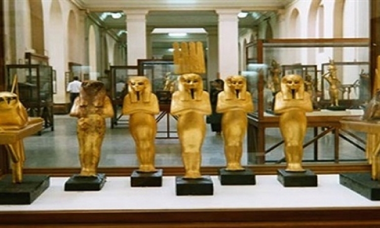 بريطانيا تبيع الأثار المصرية بالمزاد العلنى والسياحة تستنكر