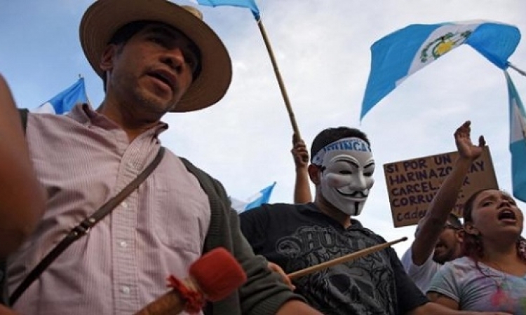 الآلاف يواصلون التظاهر فى الساحة الرئيسة بعاصمة جواتيمالا