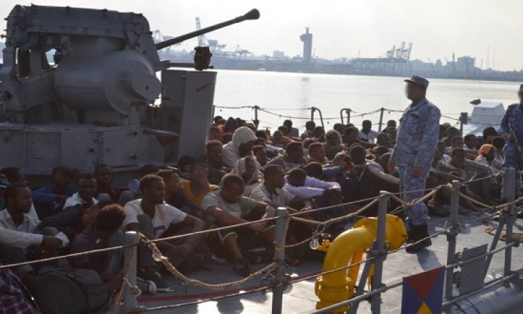 بالصور .. إحباط محاولة هجرة غير شرعية لـ228 شخصا أمام ساحل الإسكندرية