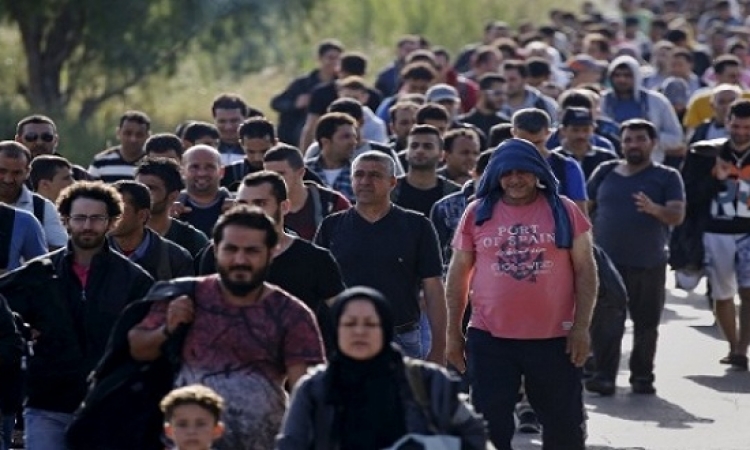 نحو 400 لاجئ سورى يعودون إلى بلادهم من عرسال