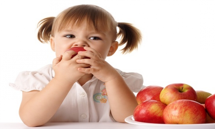 صحة طفلك بحاجة إلى تفاحة يوميا