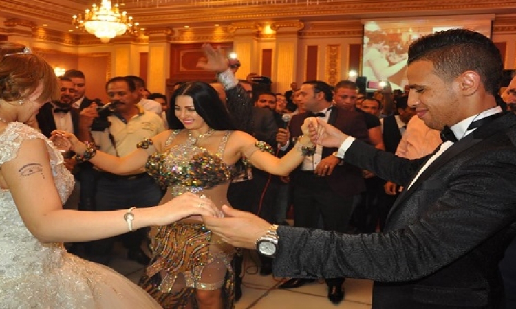 بالصور .. صافيناز تشعل حفل زفاف حازم إمام الصغير