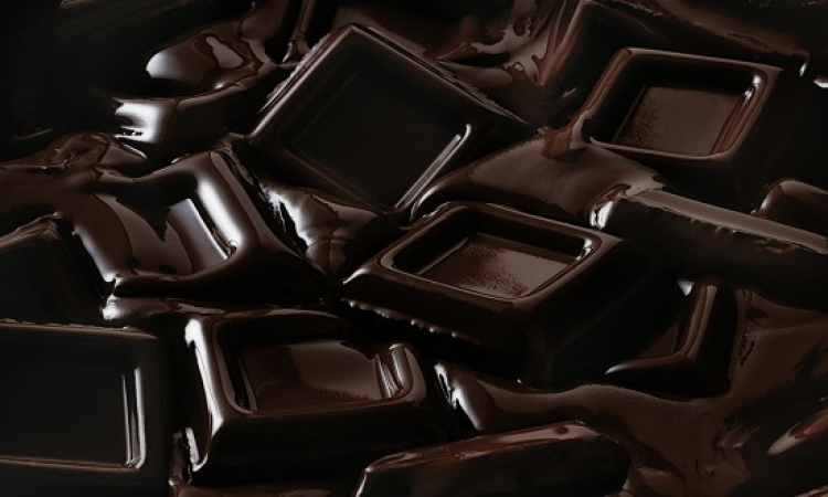 الشوكولاتة الداكنة تساعد على إنقاص الوزن