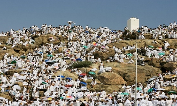 3 ملايين من ضيوف الرحمن يتدفقون على عرفات لتأدية الركن الاعظم للحج