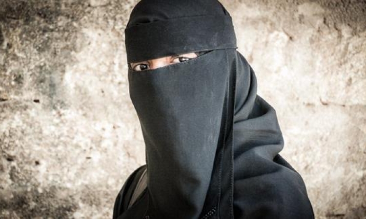 تعرف على ” أم أويس “.. أول داعشية تحاكم أمام القضاء السعودى