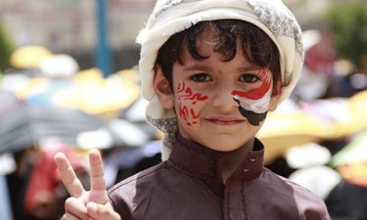 بالفيديو.. طفل يمنى جريح يشغل تويتر بصرخة “لا تدفنونى”!