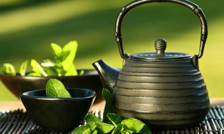 كيف تستخدمين الشاى الأخضر لصحة شعرك ؟