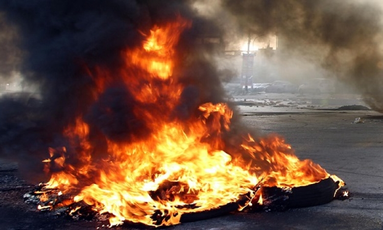حرق الكتب المدرسية بمدينة سرت الليبية على يد الدواعش