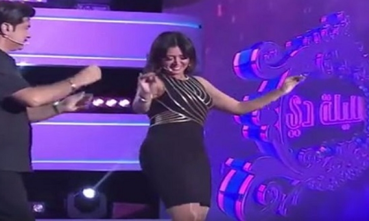 بالفيديو .. رانيا يوسف ترقص بلدى وتانجو وتشاتشا على الهواء مباشرة