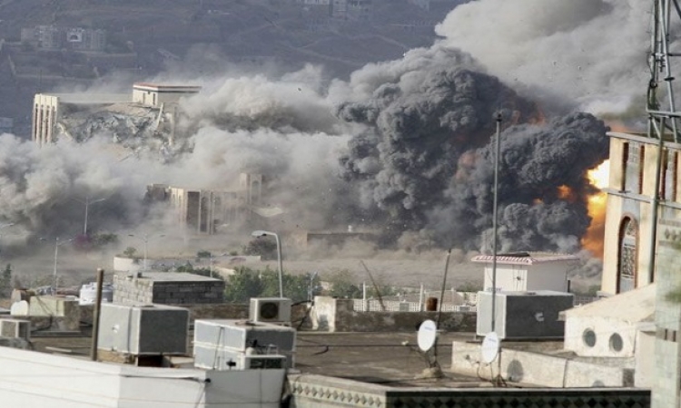 تكثيف الهجمات على الحوثيين لفك الحصار عن تعز