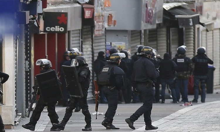 بالصور .. العملية الأمنية فى ضاحية سان دونى شمال باريس