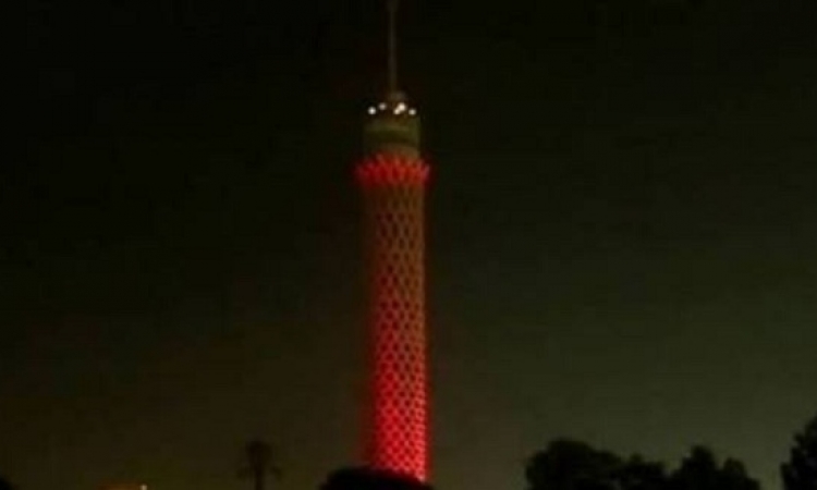 إضاءة برج القاهرة وأبو الهول باللون الأحمر احتفالا بالنادى الأهلى