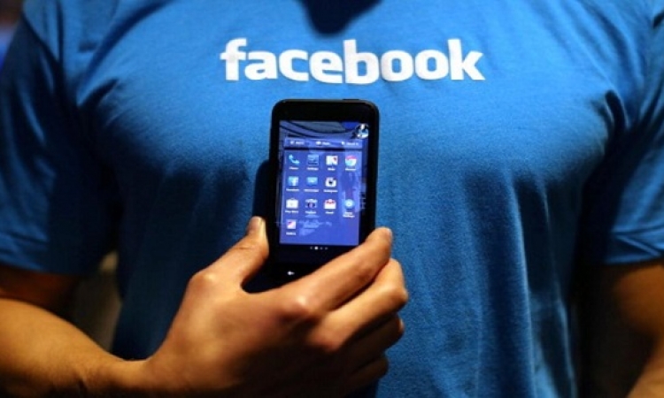 فيسبوك يلزم موظفيه باستعمال هواتف أندرويد