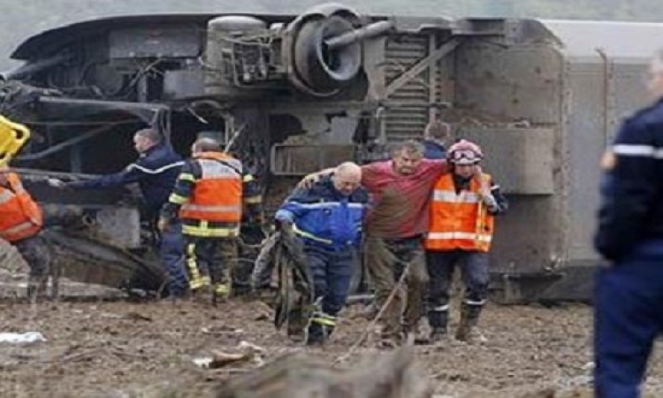 النحس يصيب فرنسا .. قطار سريع يخرج عن مساره ومصرع 5 أشخاص