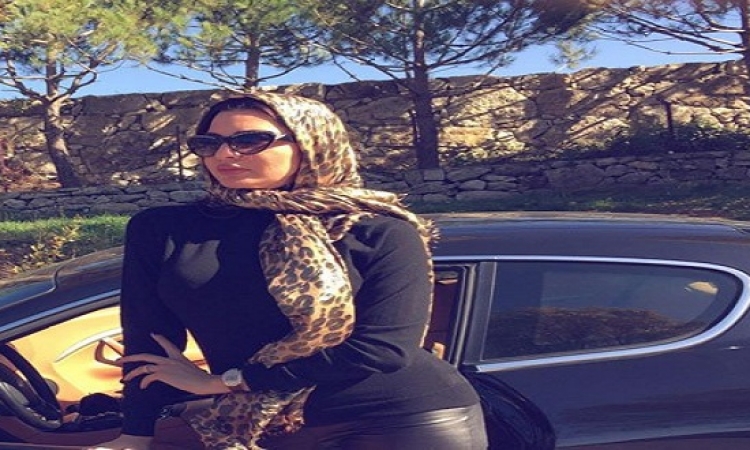 بالصور .. لاميتا فرنجية تواصل إثارة الجدل من المايوه للحجاب