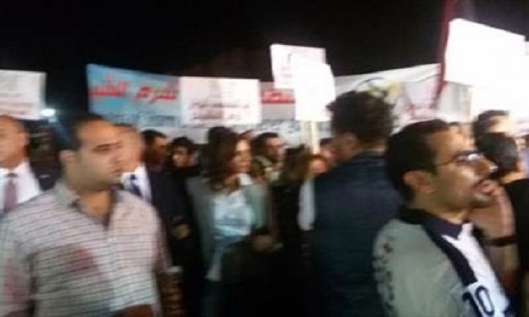 مسيرة تضامنية للفنانين والوزراء بشرم الشيخ لدعم السياحة