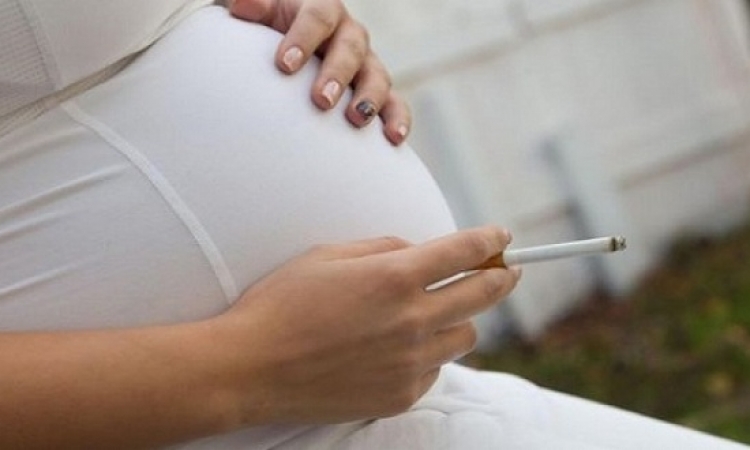 تدخين الأم أثناء الحمل يؤثر على اللياقة البدنية للطفل
