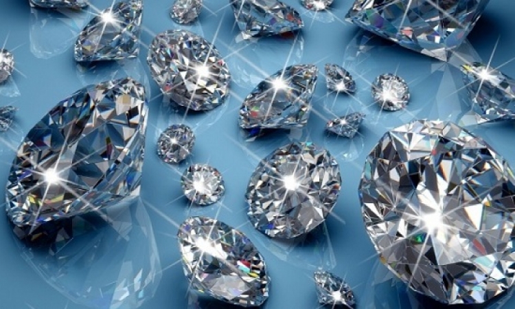 العلماء يصنعون مادة تشع بريقا أكثر من الماس