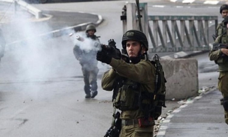 إصابة عشرات الفلسطينيين فى مواجهات مع قوات الاحتلال الإسرائيلى