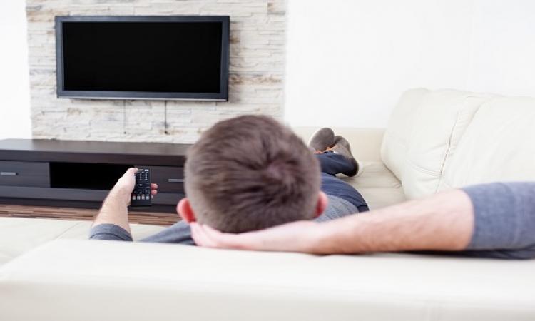 التلفزيون يٌضعف على قدرات الدماغ فى منتصف العمر