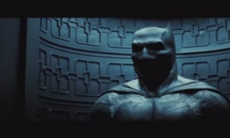بالفيديو .. باتمان وسوبرمان وجهاً لوجه والمواجهة بين البطلين