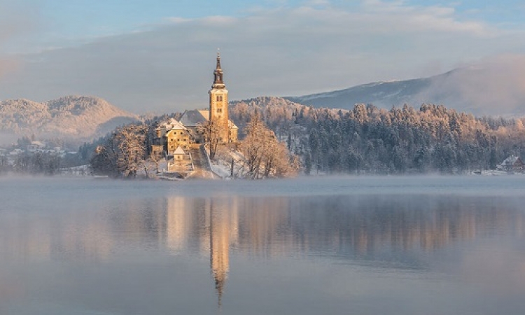 سحر بحيرة بليد فى سلوفينا فى الشتاء .. عندما يزداد الجمال جمالاً !!