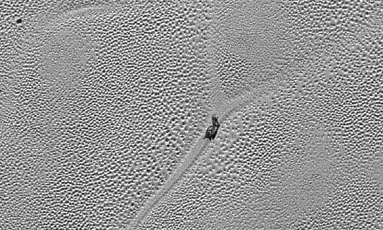 بالصور .. ناسا تكشف وجود جسم غريب على سطح بلوتو