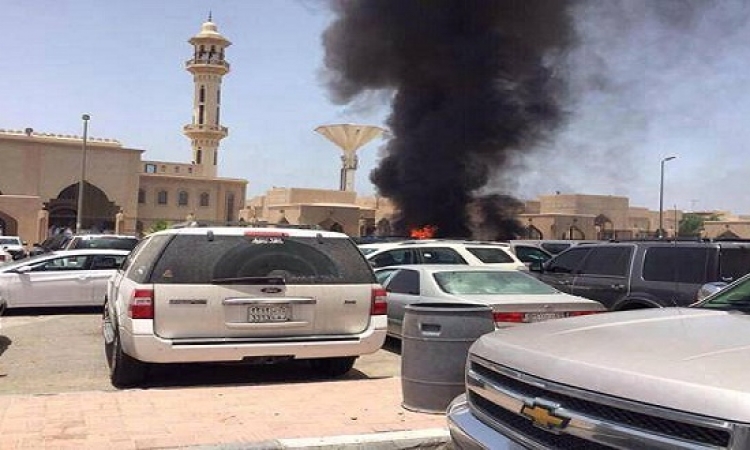 بالفيديو: اللحظات الأولى لتفجير المسجد بمنطقة الأحساء بالسعودية