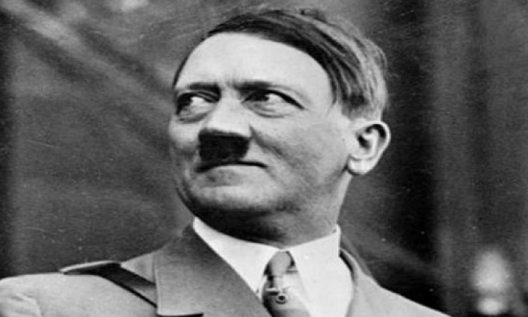 بالصور .. بيع تمثال هتلر الراكع بـ 17 مليون دولار