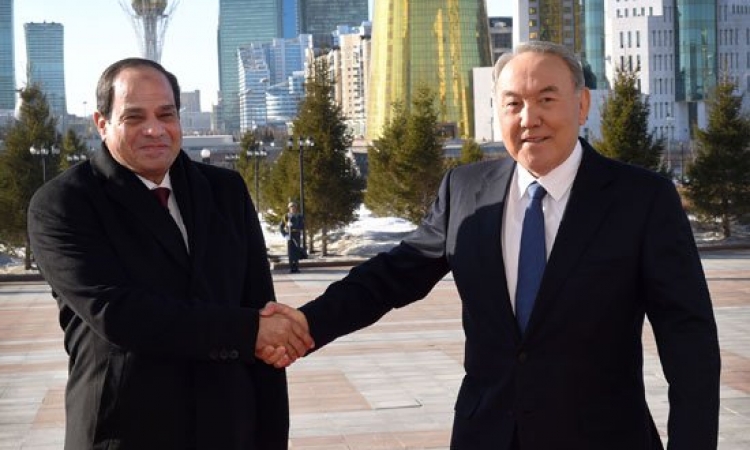 السيسي يلتقي رئيس كازاخستان