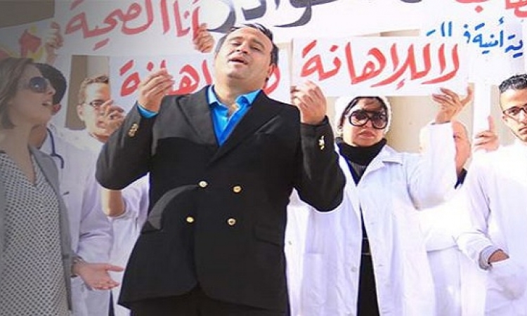 بالفيديو .. أبو حفيظة يدعم الأطباء بإلا يا ناس ضرب الطبيب !!