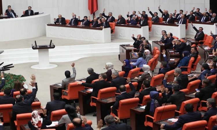 البرلمان التركى يخفق فى إقرار دستور أردوغان