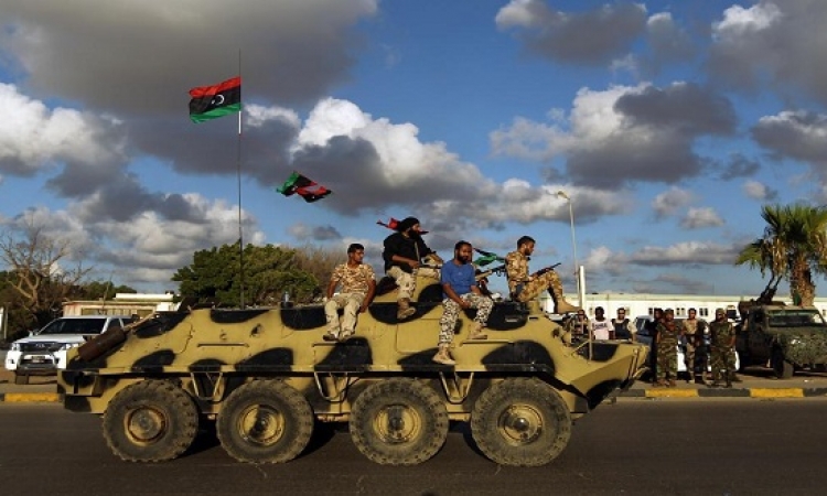 الجيش الليبى يطارد فلول الجماعات الإرهابية فى بنغازى