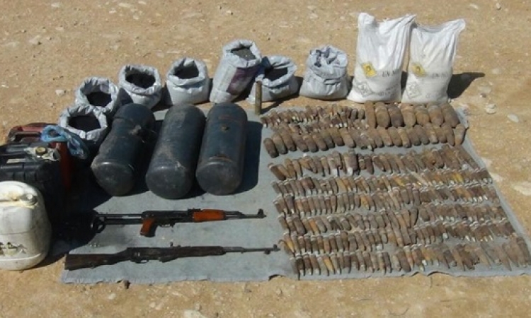بالصور .. الجيش يضبط كمية كبيرة من المتفجرات بوسط سيناء