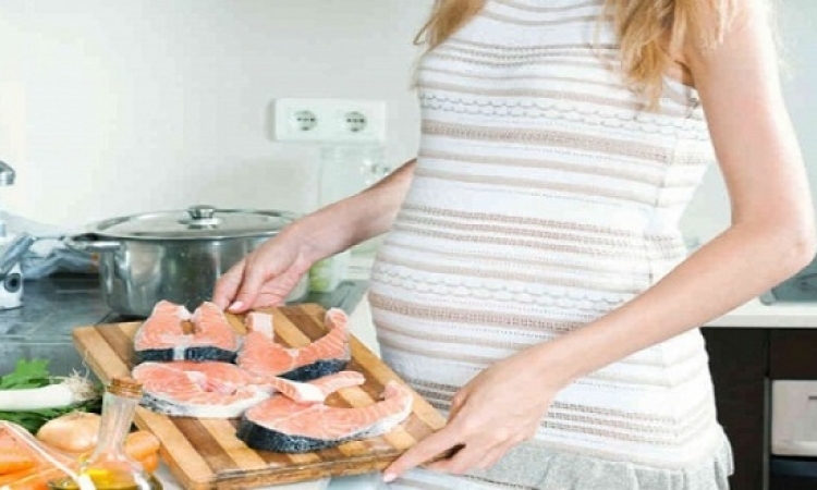 الإكثار من الأسماك خلال فترة الحمل يزيد من فرص إنجاب أطفال بدناء