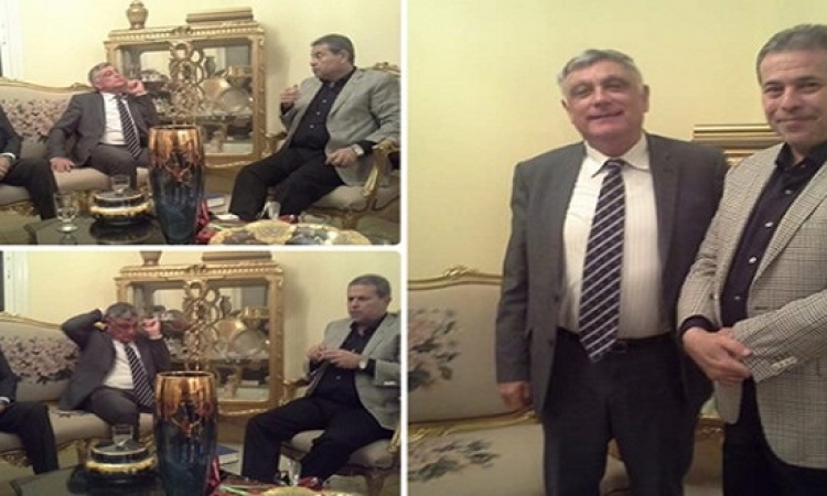 بالصور .. توفيق عكاشة يستقبل السفير الاسرائيلى بمنزله