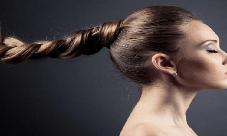 خمس علامات تكشف لكِ حالة شعركِ الصحيّة