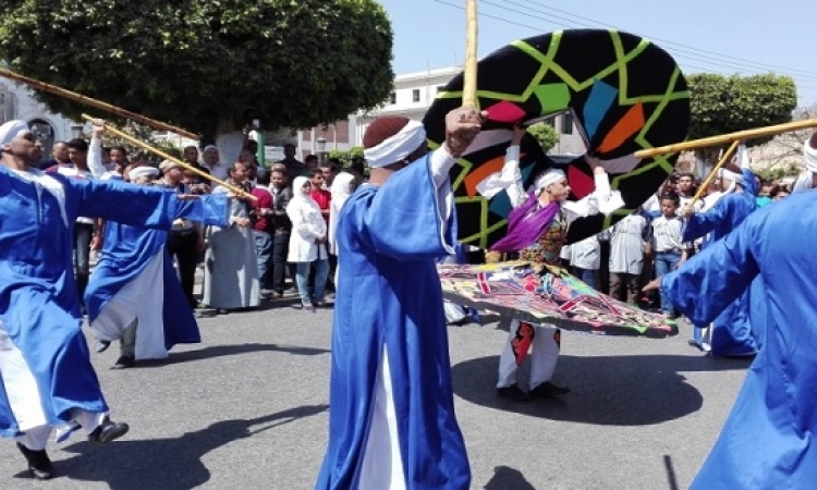 بالصور.. فرقة “الفنون الشعبية” تحتفل بالعيد القومى للمنيا