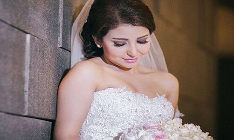 بالصور .. علياء عساف تعلن انفصالها على صورة زفافها !!
