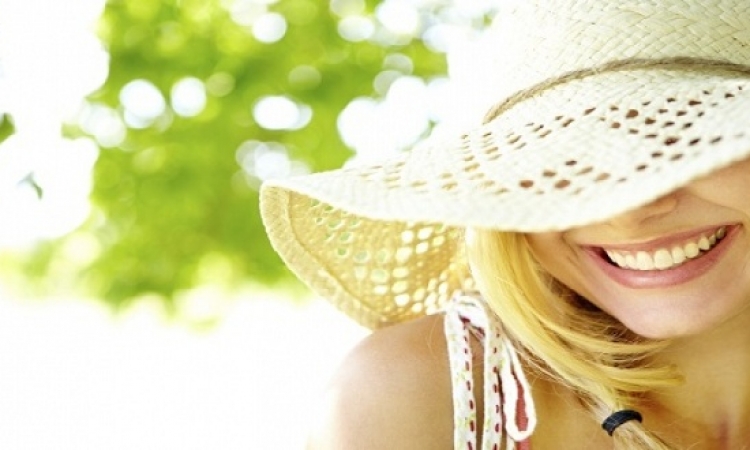 قلة التعرض للأشعة الشمس تجعل النساء أكثر عرضة للسرطان