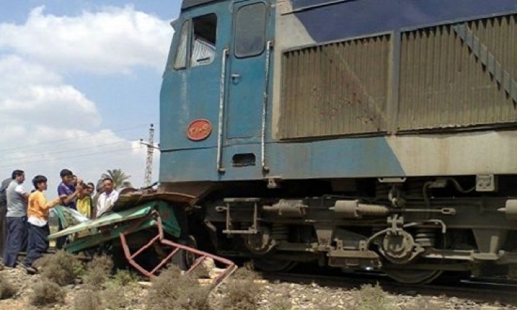 وفاة 7 أشخاص وإصابة 9 آخرين فى تصادم قطار بسيارة بأسوان