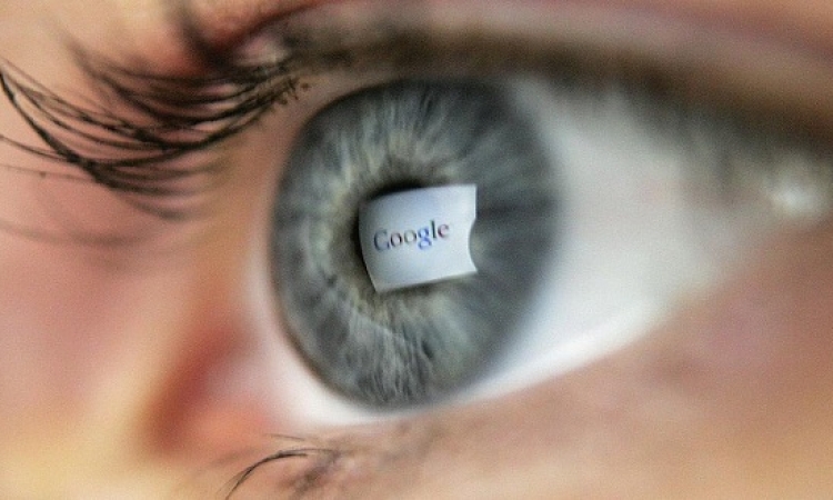 عدسة جوجل الذكية .. تزرع فى العين لتصحيح النظر
