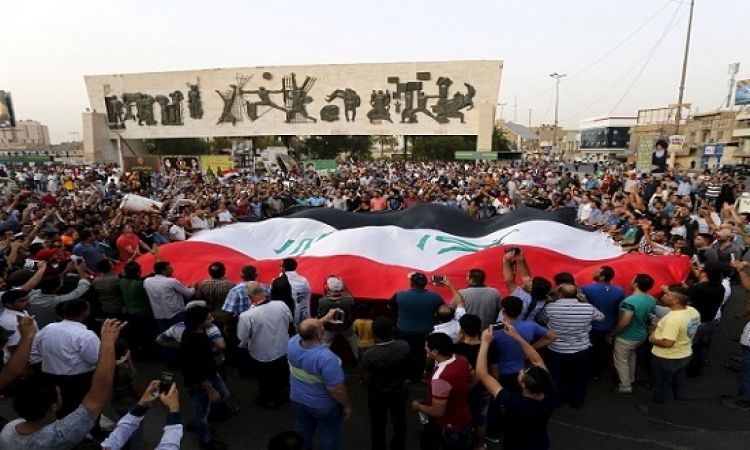 مظاهرات عارمة لأنصار الصدر أمام بوابة المنطقة الخضراء