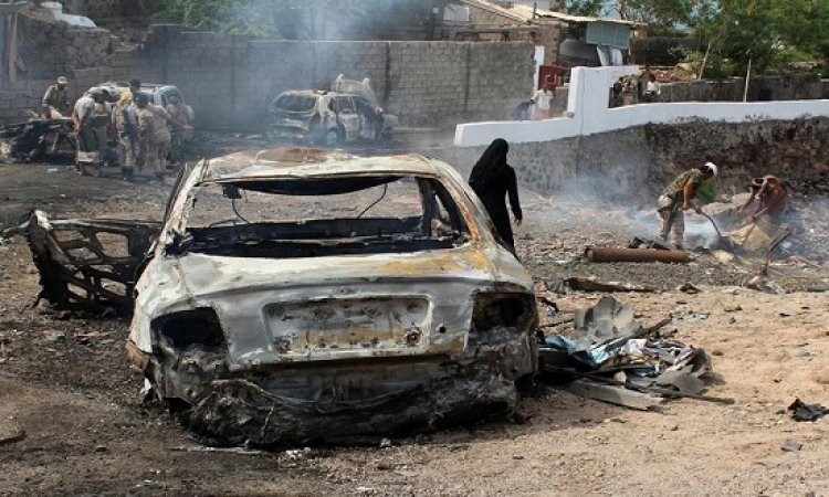 مقتل واصابة العشرات بهجوم انتحارى على معسكر الجيش اليمنى بالمكلا