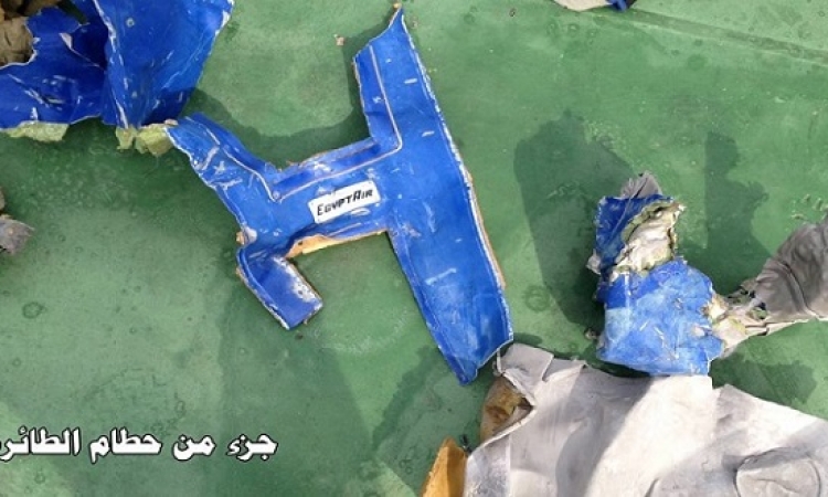 مصر للطيران تبدأ غداً تسليم رفات ضحايا الطائرة المنكوبة
