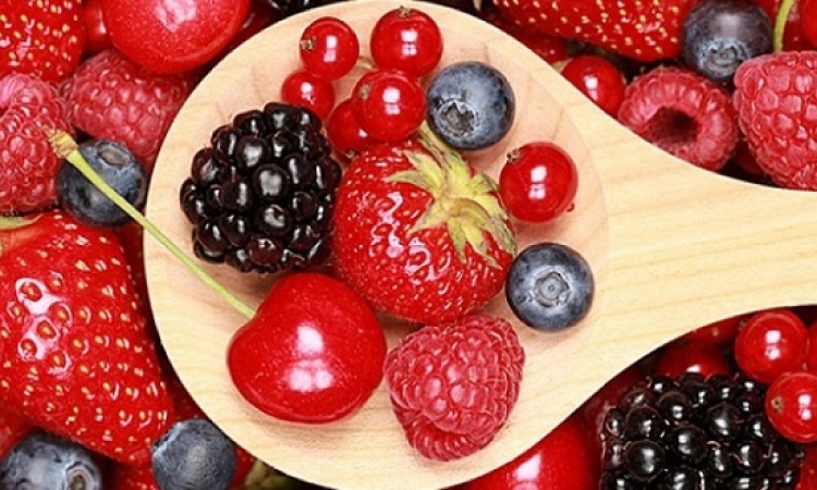 الفواكه الحمراء تحمى من الأمراض السرطانية والقلب