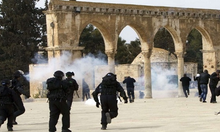 مواجهات فى المسجد الأقصى بين المصلين والشرطة الإسرائيلية